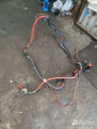 Плюсовой провод аккумулятора BMW X5 F15