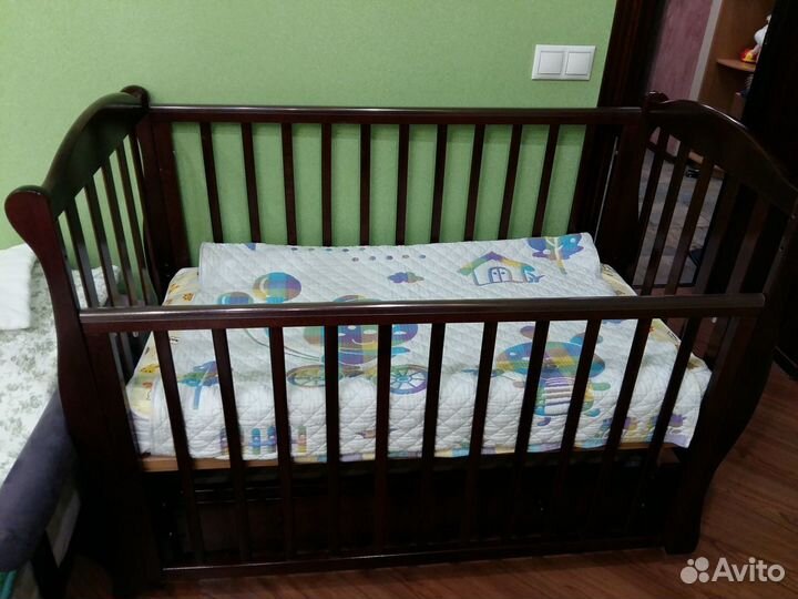 Детская кроватка с матрасом