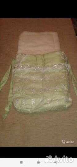 Демисезонный конверт на выписку с чепчиком