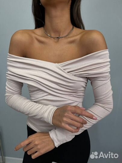 Лонгслив с отрытыми плечами