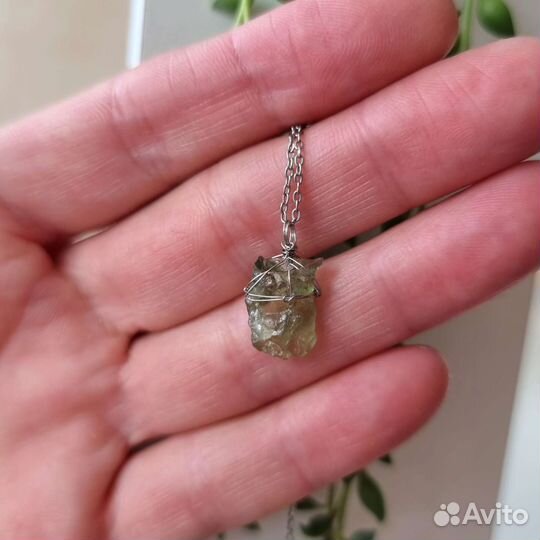 Апатит кулон с зелёным апатитом натуральный камень