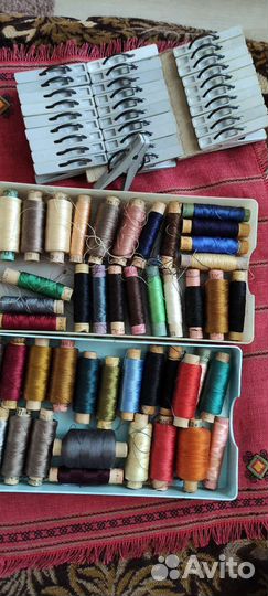 Старинные пуговицы, пряжки нитки, формы для выпечк