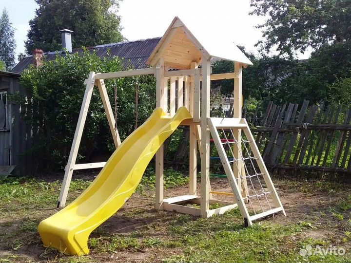 Детский домик с песочницей