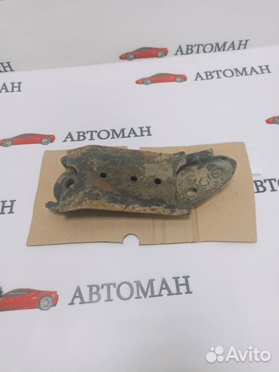 Кронштейн подрамника правый Nissan Murano 3 Z52