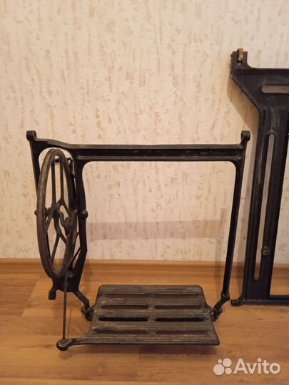 Швейная машинка ножная