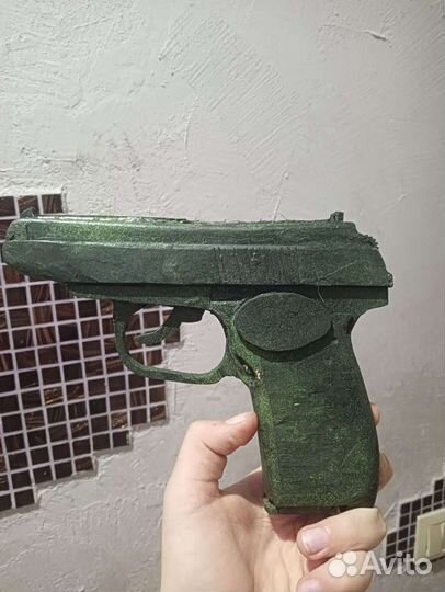 Пистолет из дерева