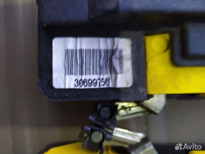 Замок задней двери (жёлтый) Вольво