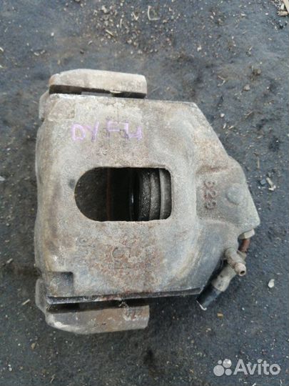 Суппорт передний левый Mazda Demio DY