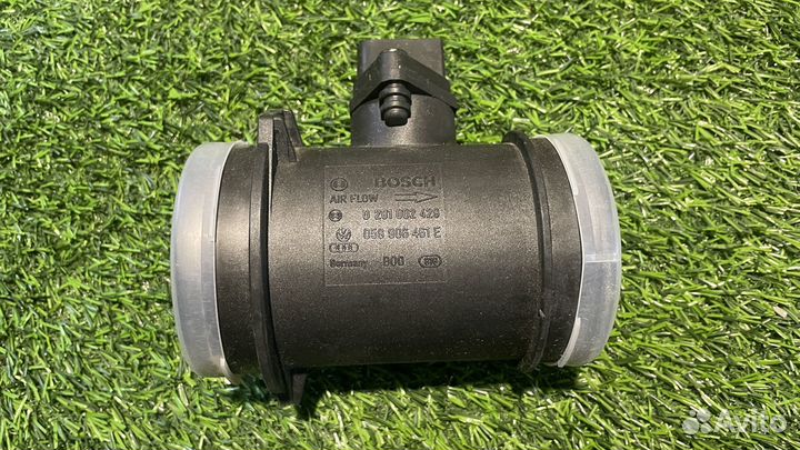 Расходомер воздуха Audi A4 S4 A6 S6 A8 VW Passat