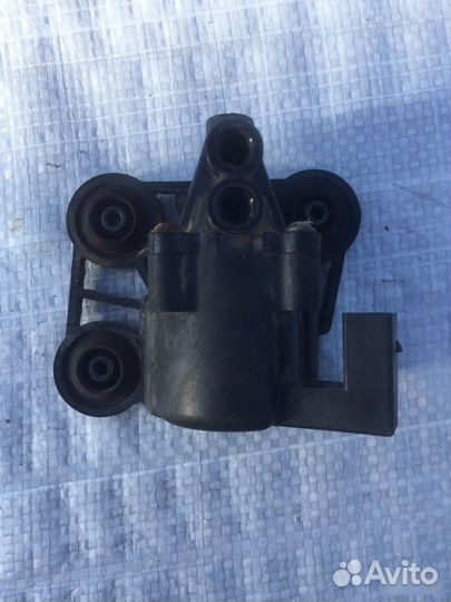 Блок клапанов пневмоподвески Land Rover Range