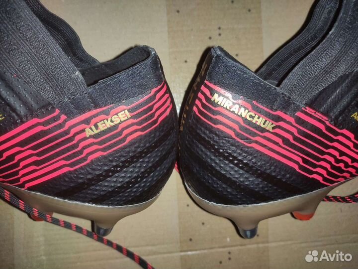 Новые игровые бутсы игрока фк Локомотив Москва