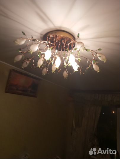 Продам люстру