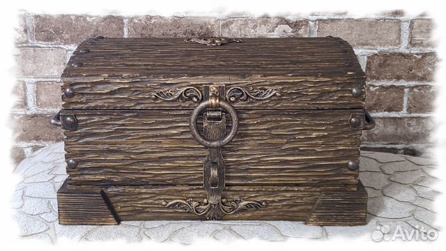 Сундук старинный