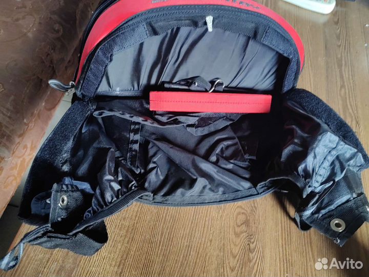 Кокпит, контейнер под запасной парашют Sky Country