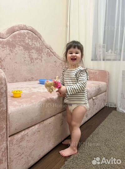 Детская кровать с мягкой спинкой