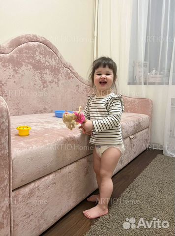 Детская кровать с мягкой спинкой