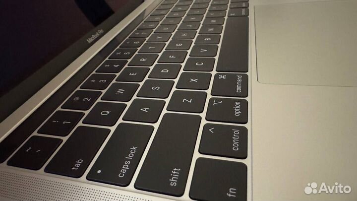 Macbook Pro 13 2019 i5 8GB