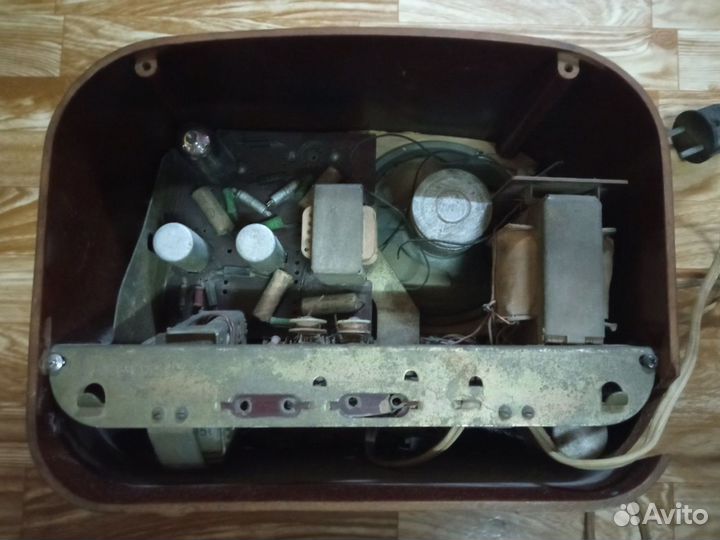 Ретро радиоприемник 