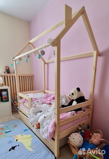 Кровать домик массив сосны