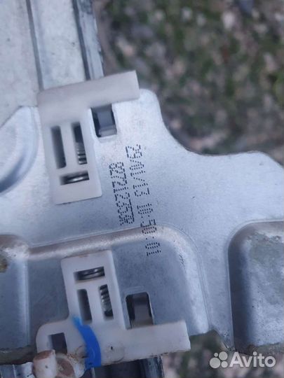 Рено сандеро задний левый стеклоподъемник