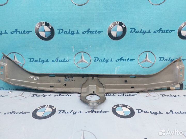 Панель телевизора верхняя Mercedes-Benz E-Class