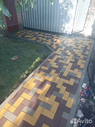 Укладка тротуарной плитки и установка поребриков