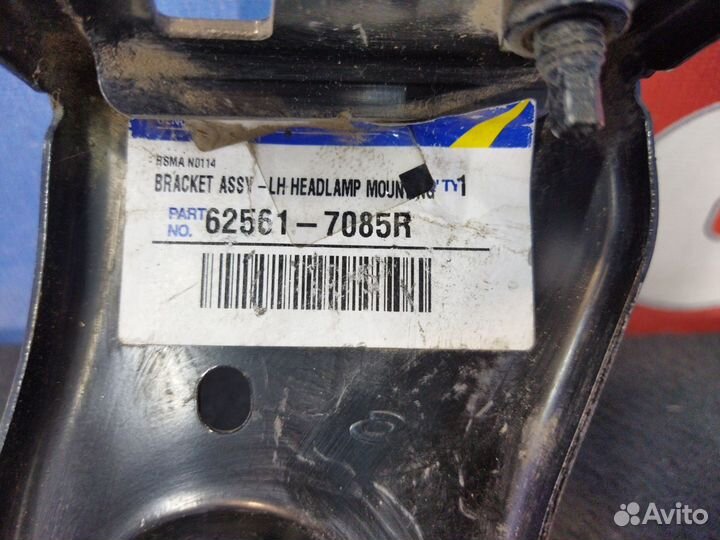 Кронштейн фары левой Renault Latitude 1 2010 новое