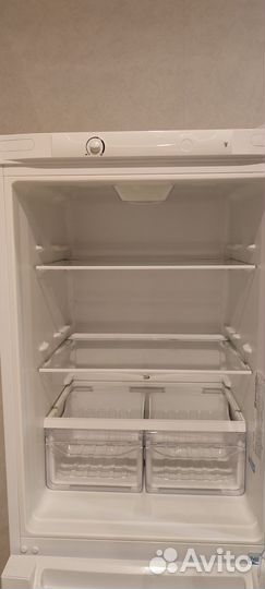Продаю бу холодильник indesit