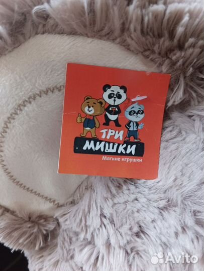 Большой плюшевый медведь