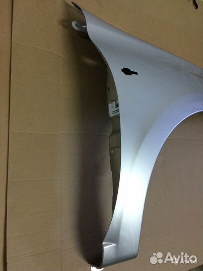 Крыло правое на Лада Гранта в цвет. Замена