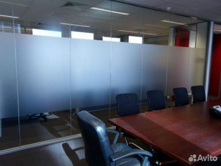 Наклейка пленки на стекла и зеркала