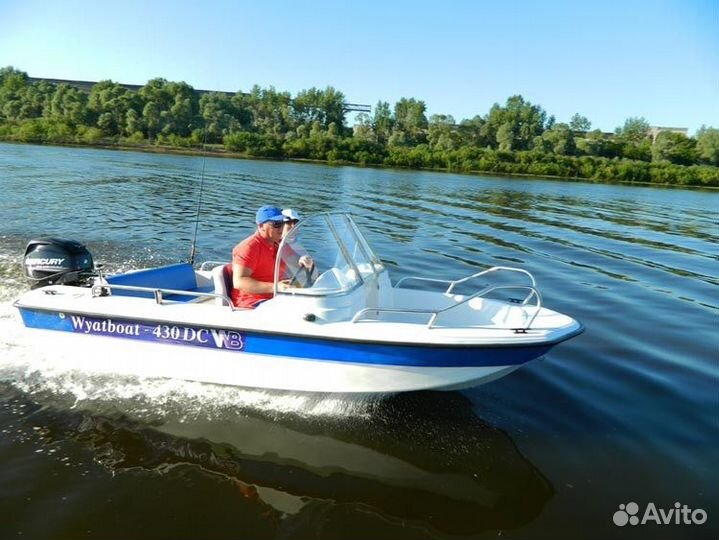 Моторная лодка Wyatboat-430 DC (тримаран)