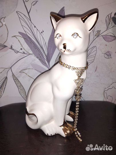Фигурка кошки фарфор
