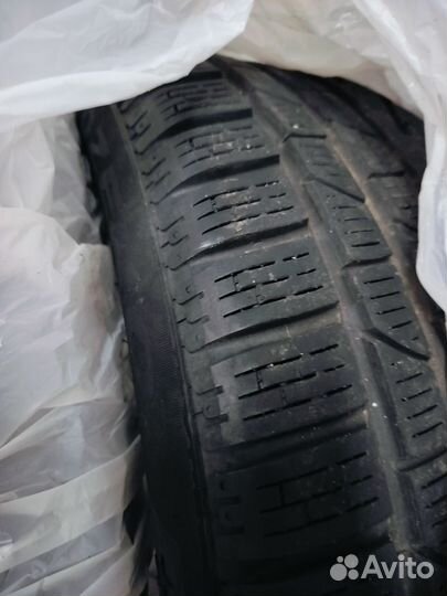 Pirelli Winter Ice Zero 215/55 R17