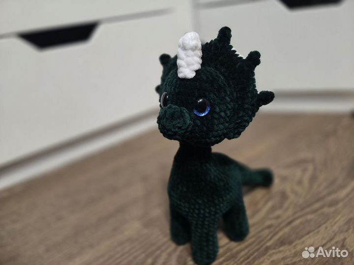 Плюшевый динозавр, изумрудный