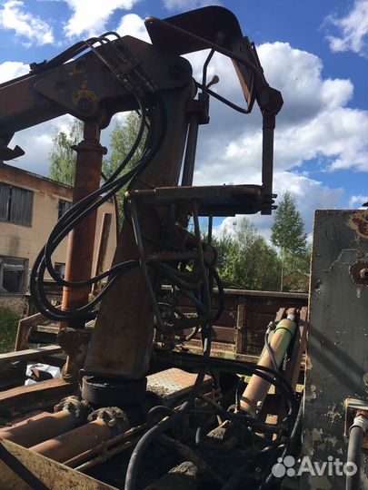 Прицеп лесовозный с манипулятором