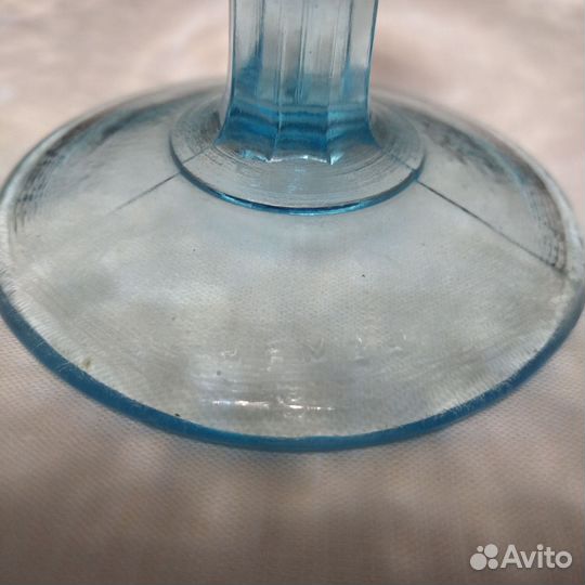 Тортница на ножке СССР голубое стекло. Неман