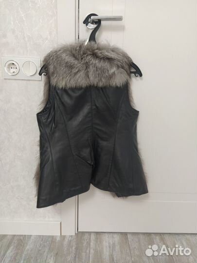 Меховая жилетка