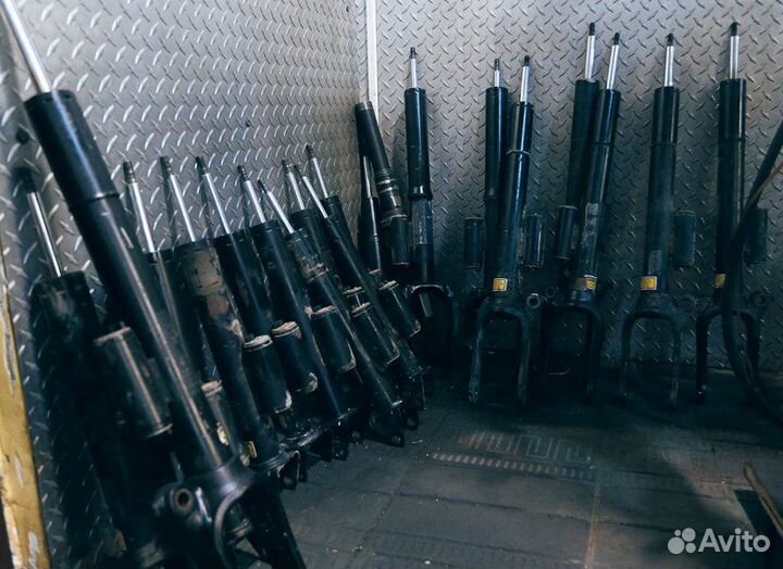 Амортизатор подвески передний Toyota Town Ace Noah