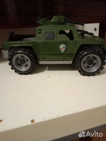 Игрушечная машина