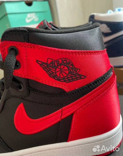 Кроссовки Nike Air Jordan 1 High OG satin bred