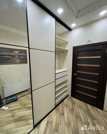 Шкаф купе с зеркалом