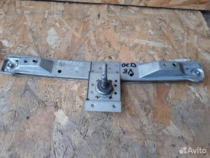 Стеклоподъемник механический задний правый Opel C