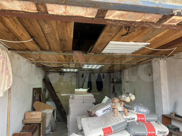 Гараж, > 30 м²