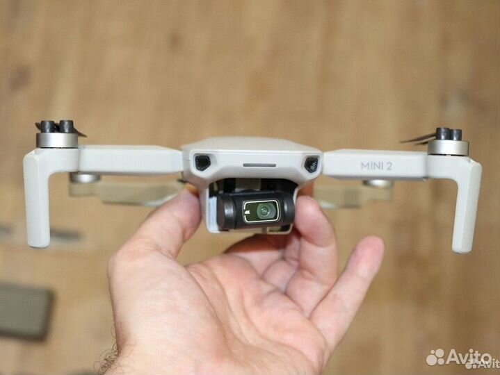 DJI mini 2, плюс два аккумулятора и кейс