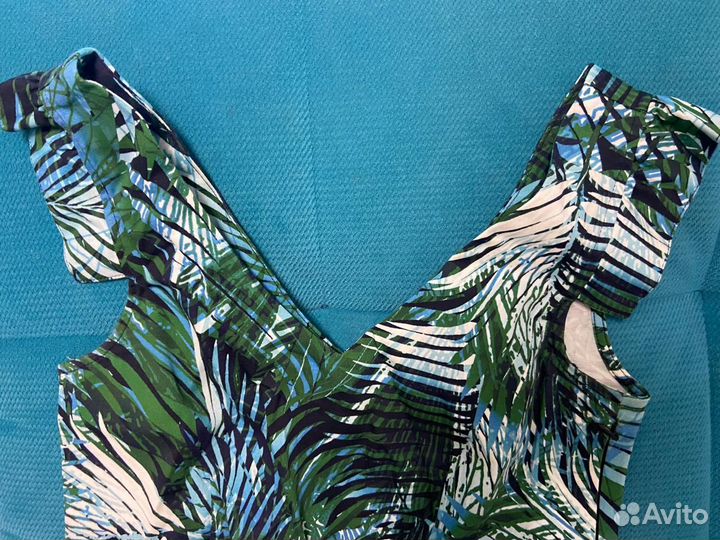 Платье женское с вырезом 42