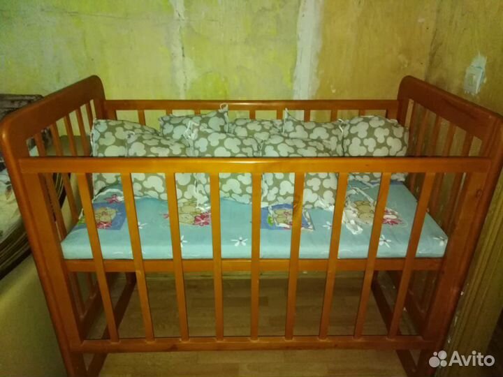 Детская кроватка с матрасом