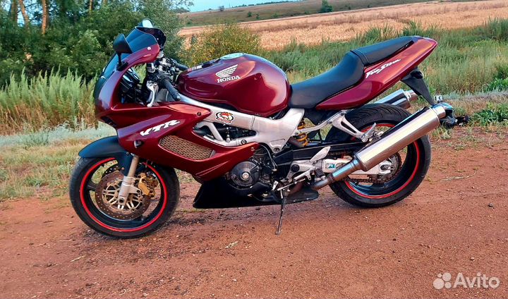 Мотоцикл Хонда VTR-1000F