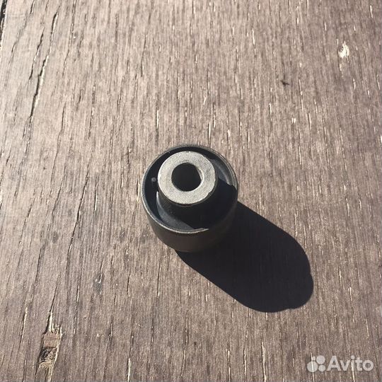 Сайлентблок рычага honda accord 98-02