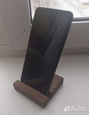 Деревянная подставка для телефона